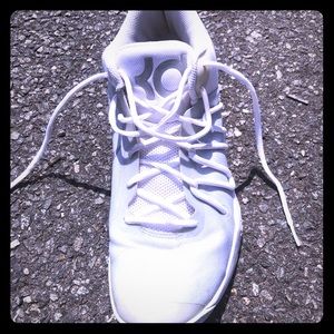 Men’s KD sneakers. Great condition